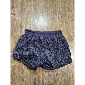 Lululemon Blue Floral Tracker Short V 5” Women’s Sz 8 Athletic Stretch